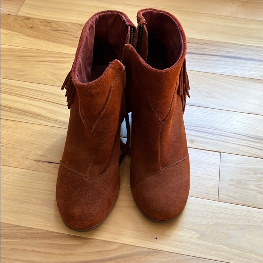 Toms heals size 7